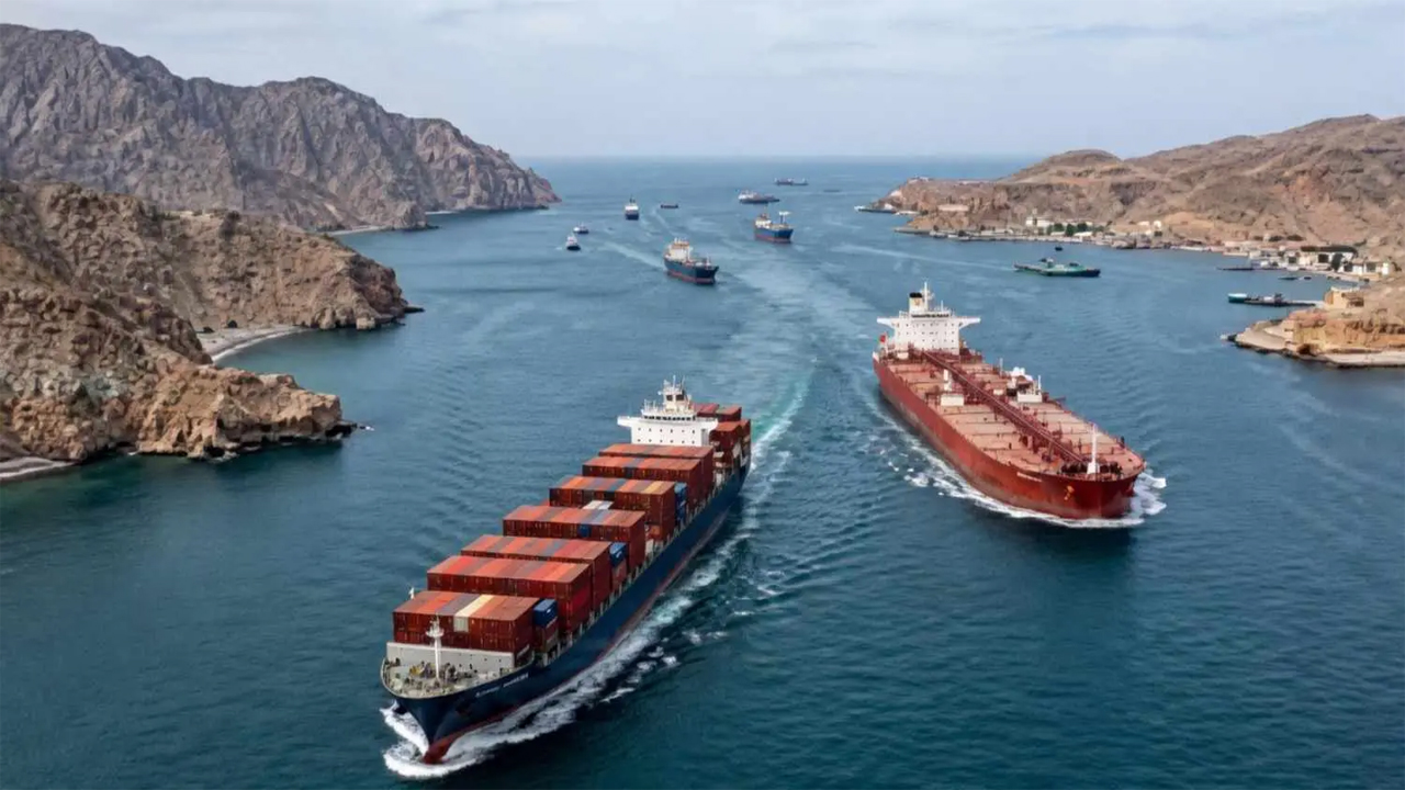 होर्मुज फिर बंद, दो भारतीय जहाजों पर चलाई गोलियां – Vindhya Bhaskar