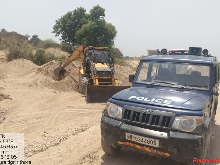 75 लाख की अवैध रेत भंडारण पर कार्रवाई:  मुरैना में 4 जेसीबी और एक लोडर की मदद से 2500 ट्रॉली रेत नष्ट – Morena News