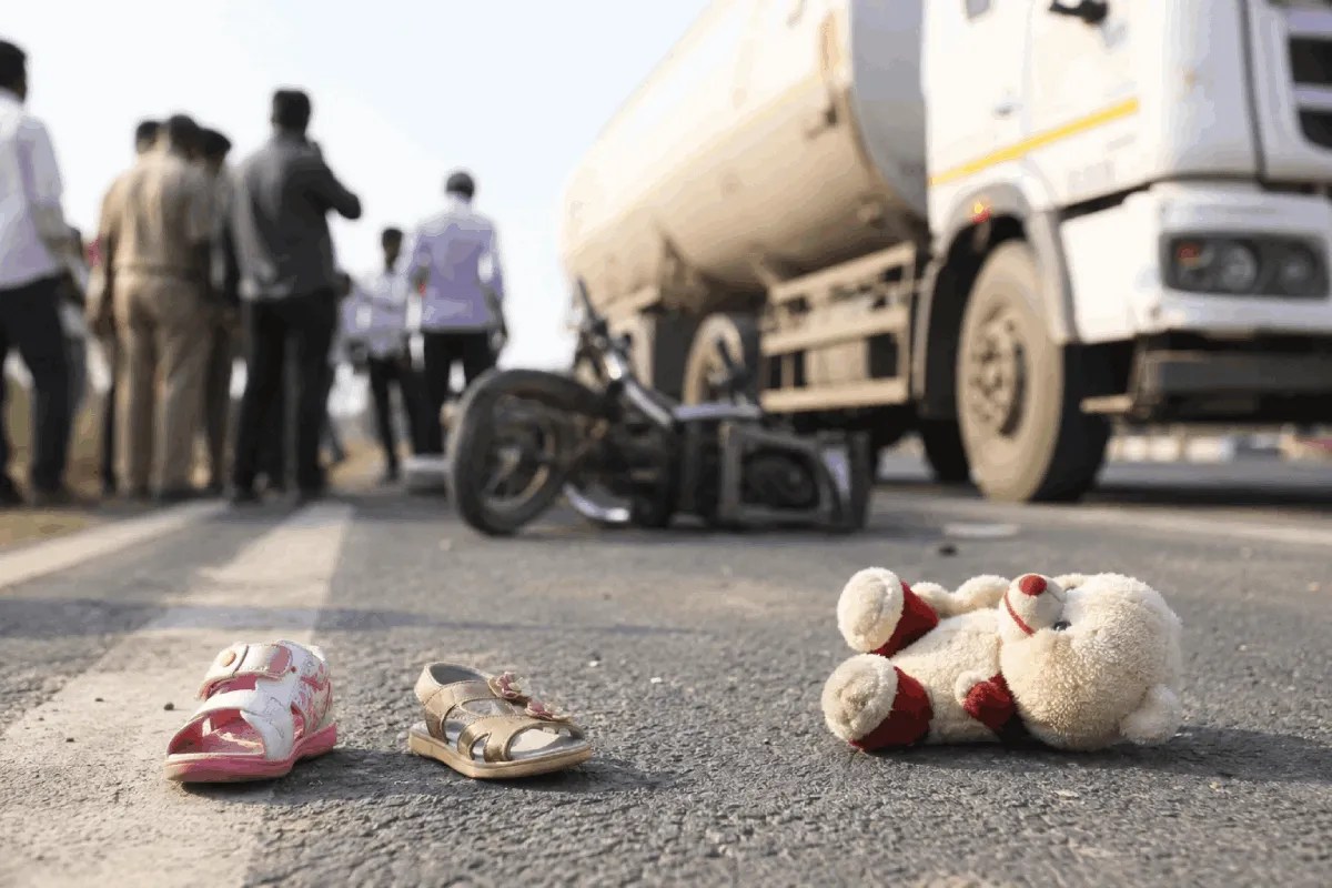 Indore News: मां ने बच्चों को सीने से लगाया, अगले ही पल तीनों की मौत | Emotional Story Indore Dhar Road Tanker Accident Woman Two Children Killed Indore News: मां ने बच्चों को सीने से लगाया, अगले ही पल तीनों की मौत | Emotional Story Indore Dhar Road Tanker Accident Woman Two Children Killed