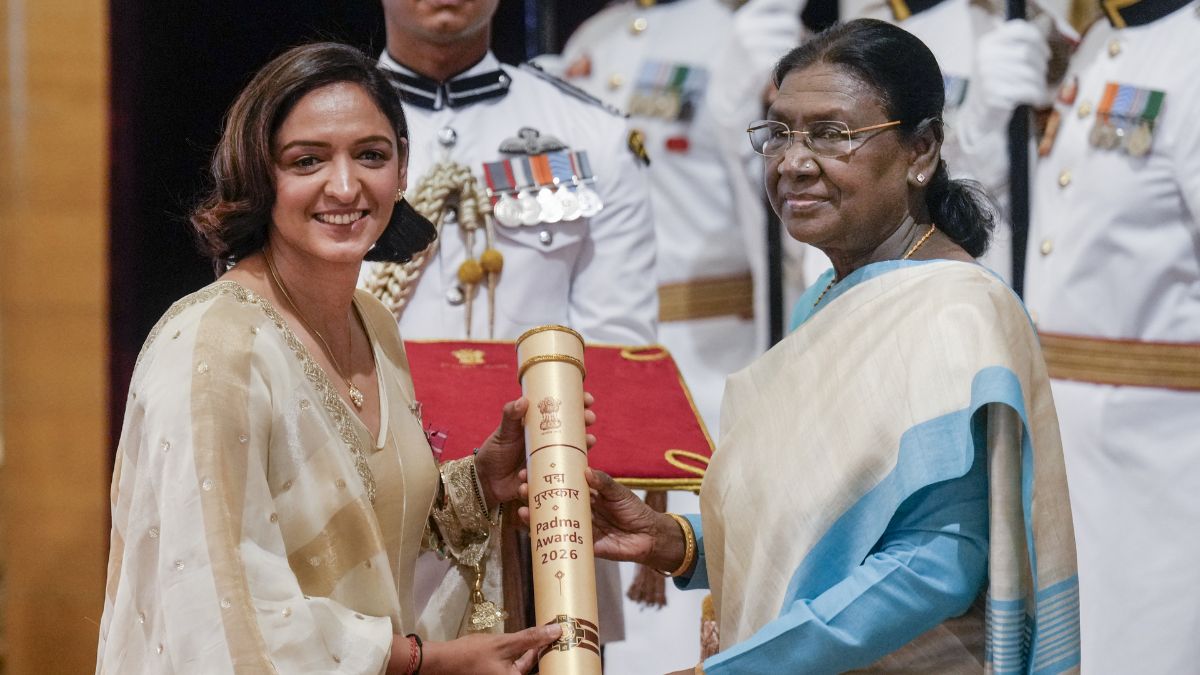 Padma Shri Awards: रोहित शर्मा और हरमनप्रीत कौर को किया गया पद्म श्री से सम्मानित, खेल जगत के इन दिग्गजों का रहा जलवा Padma Shri Awards: रोहित शर्मा और हरमनप्रीत कौर को किया गया पद्म श्री से सम्मानित, खेल जगत के इन दिग्गजों का रहा जलवा