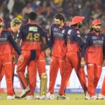 RCB playoffs qualification scenario: टेबल टॉपर बनी आरसीबी अब भी प्लेऑफ की रेस से हो सकती है बाहर, समझें सारे समीकरण