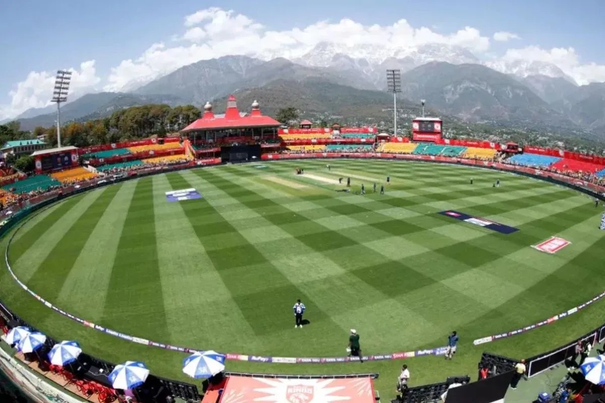 RCB vs GT: धर्मशाला में होगी छक्के-चौकों की बारिश या कहर बरपाएंगे गेंदबाज? जानें पिच का कैसा रहेगा मिजाज