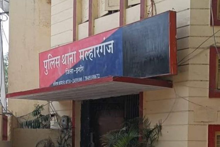इंदौर में झांकी के दौरान विवाद:कार,ऑटो रिक्शा,बाइक में तोड़फोड़ दो पक्षों में मारपीट,आधा दर्जन पर केस इंदौर में झांकी के दौरान विवाद:कार,ऑटो रिक्शा,बाइक में तोड़फोड़ दो पक्षों में मारपीट,आधा दर्जन पर केस