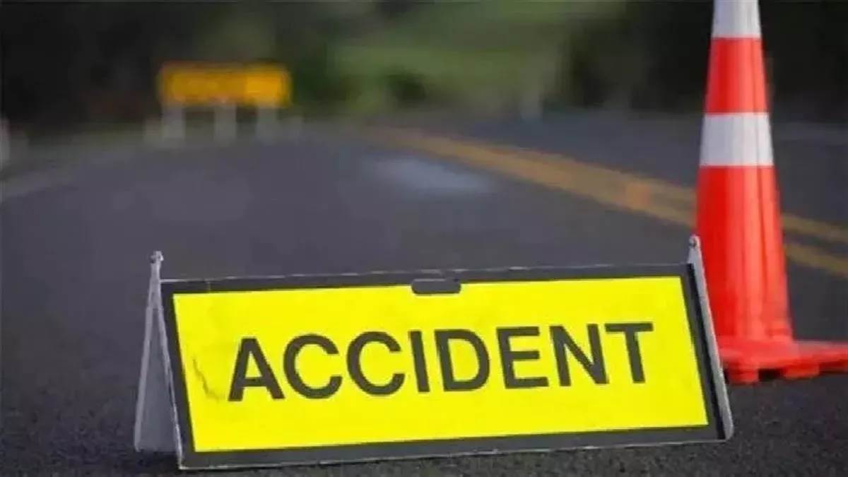 इंदौर में पितृ पर्वत के सामने पिकअप की टक्कर से 12वीं की छात्रा की मौत, स्कूटर घसीटते हुए ले गया ड्राइवर, दूसरी छात्रा के पैर में फ्रेक्चर