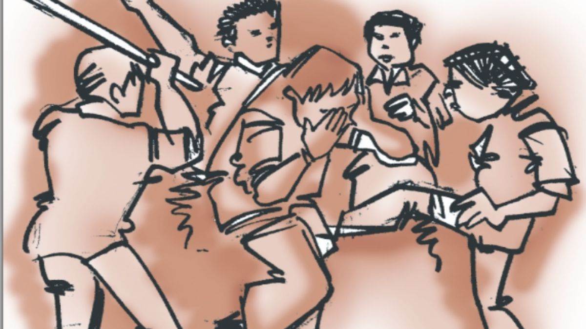 इंदौर में सड़क पर गुंडागर्दी… कट मारने पर स्कूटर सवारों की बेरहमी से पिटाई, पुलिस ने अपहरण के आरोपियों का निकाला जुलूस