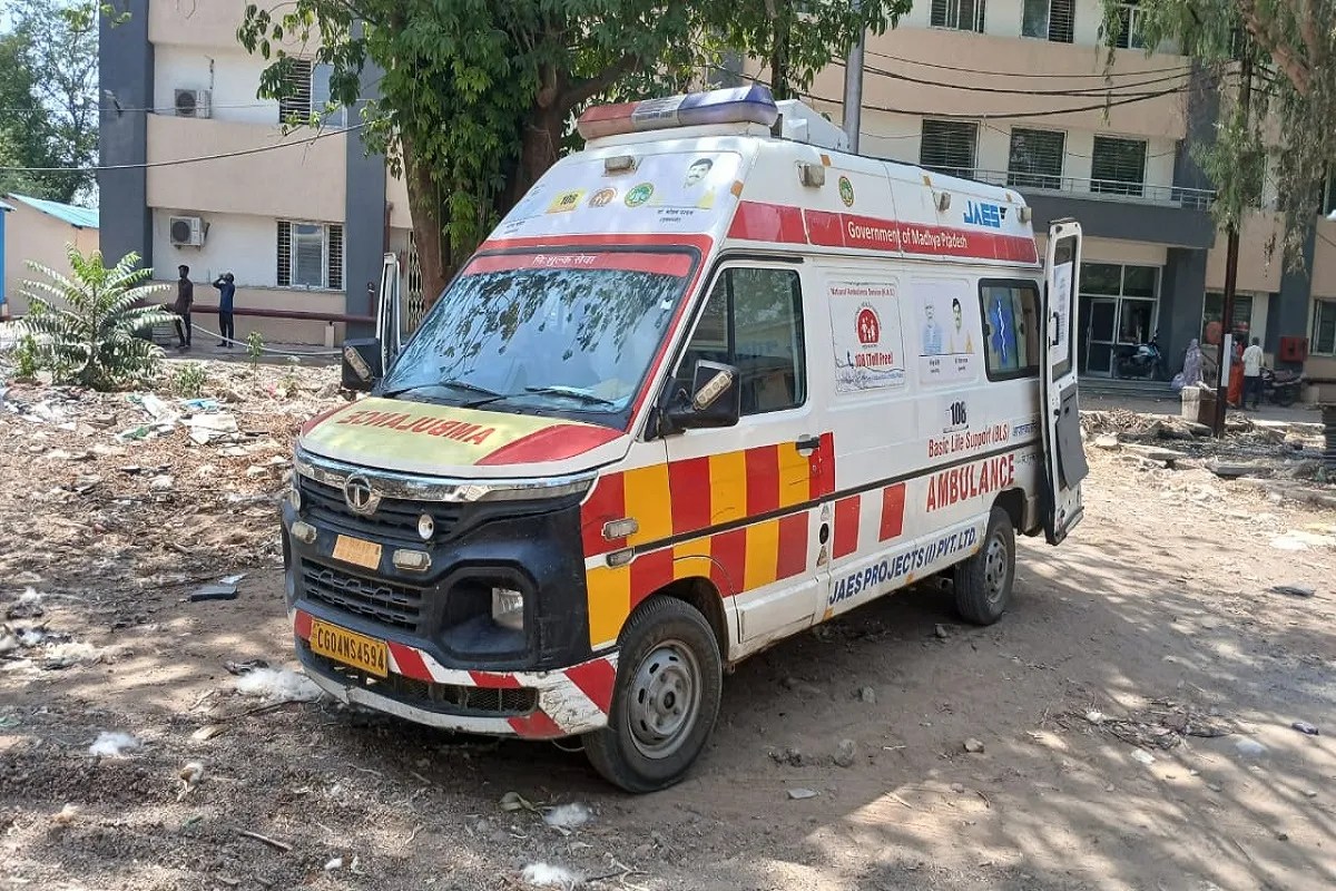 एंबुलेंस सेवाओं के मामले में गड़बड़ी के बढ़े मामले तो जिला प्रबंधक को हटाया | Company Has Removed District Manager