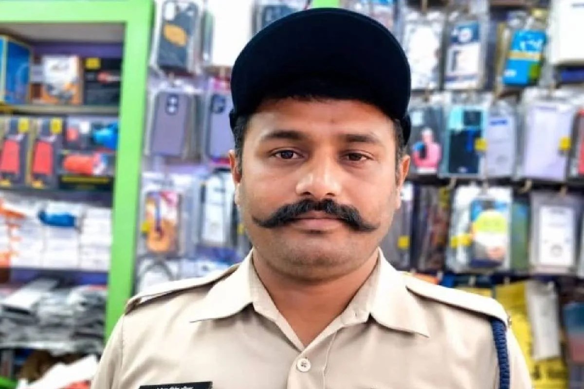 एसपी-टीआई को धमकी देने वाला हेड कॉन्स्टेबल के बहाल होते ही सोशल मीडिया पर हुई विवादित पोस्ट | Mp News Suspended Head Constable Reinstated Shares Tiger Abhi Zinda Hai Post