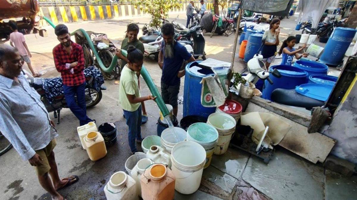 जलसंकट: इंदौर में बिगड़ रहे हालात नगर निगम के 6500 बोरिंग में से 3538 पूरी तरह सूख गए