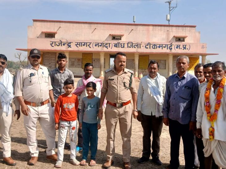 पं. बनारसी दास चतुर्वेदी की पुण्यतिथि पर शिलालेख का अनावरण:  राजेंद्र सागर बांध निर्माण में योगदान को याद किया; पुराने मजदूर हुए सम्मानित – Tikamgarh News