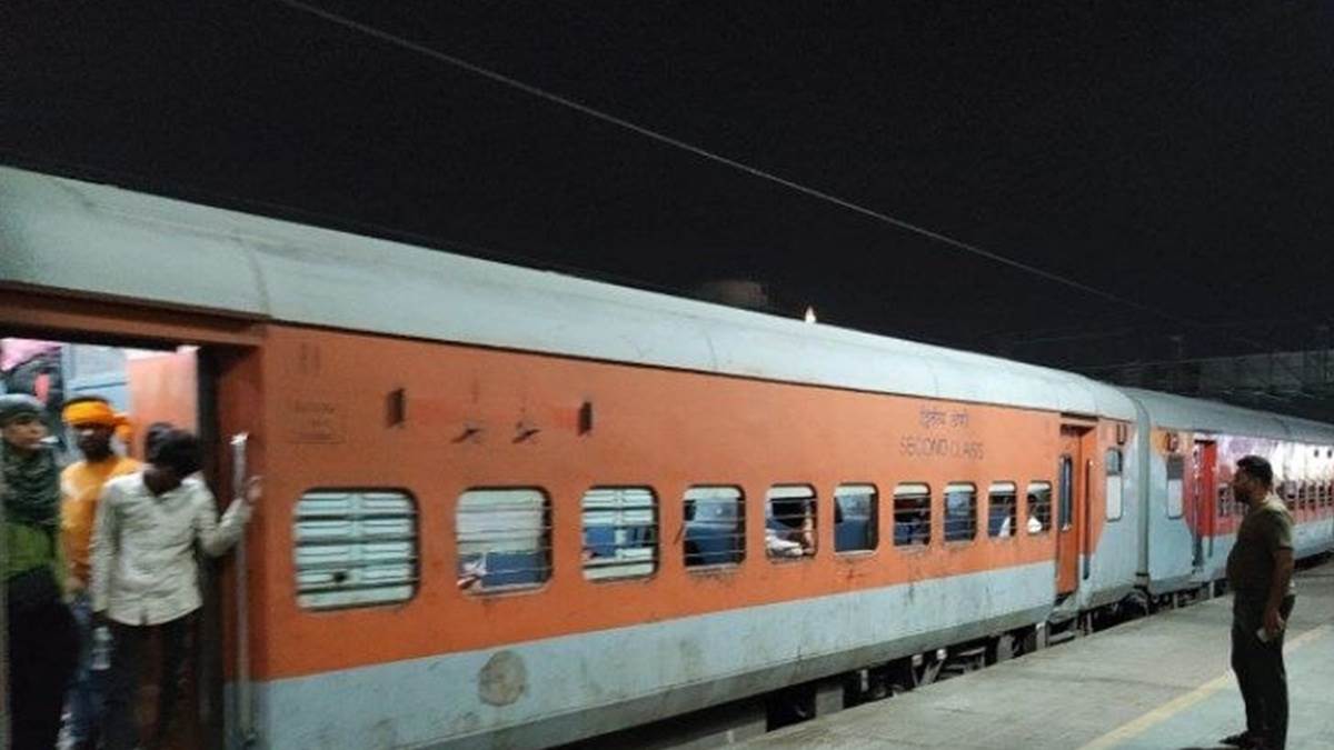बच्चों की तस्करी की शंका में उज्जैन-नागदा स्टेशन अंत्योदय एक्सप्रेस को रोका, चार बालिग मिले