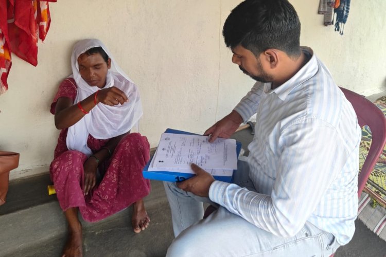 भालू के हमले से घायल प्रेमबाई के घर पहुँची जिला मेडिकल बोर्ड टीम, जांच में 55 प्रतिशत दिव्यांगता की हुई पुष्टि,,, भालू के हमले से घायल प्रेमबाई के घर पहुँची जिला मेडिकल बोर्ड टीम, जांच में 55 प्रतिशत दिव्यांगता की हुई पुष्टि,,,