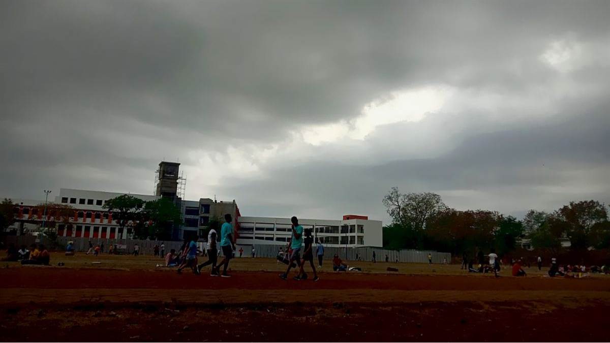 मौसम अपडेट: इंदौर में सुबह बादल व बूंदों ने दी राहत, दोपहर में निकली धूप ने किया परेशान मौसम अपडेट: इंदौर में सुबह बादल व बूंदों ने दी राहत, दोपहर में निकली धूप ने किया परेशान