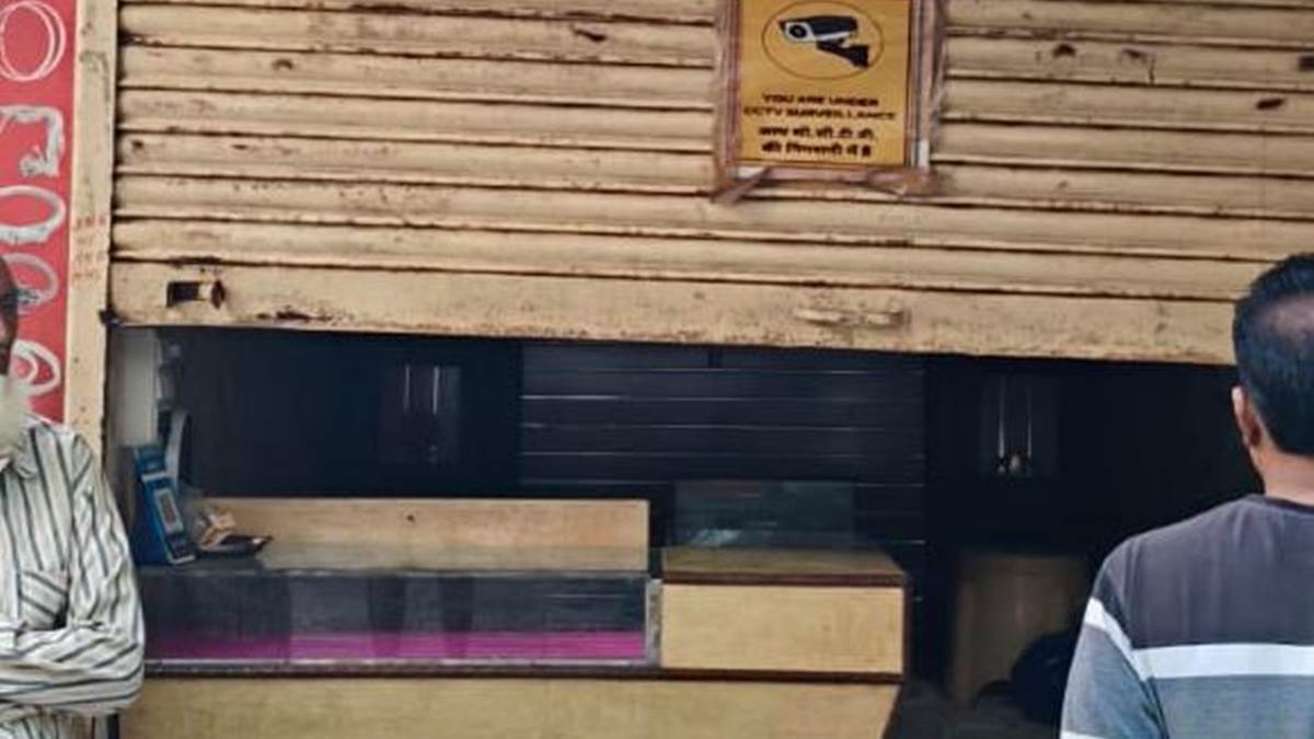 रतलाम के सैलाना में ग्राइंडर से ताला काट ज्वेलर्स की दुकान में लाखों की चोरी