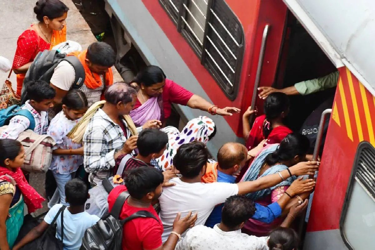 रेलवे ने टिकट बुकिंग के नियमों में किया बड़ा बदलाव, अब देनी होगी पूरी जानकारी | Indian Railways Train Ticket Booking Rules Changed Mp News