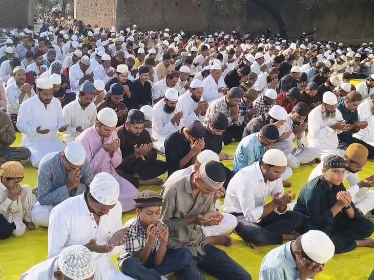 विदिशा में बकरीद पर अमन-चैन के लिए हुआ सजदा:  लोगों ने मांगी अमन-चैन की दुआ, शहर काजी ने की फिजूलखर्ची से बचने की अपील – Vidisha News