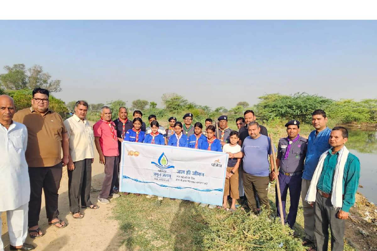 स्काउट गाइड व शिक्षकों ने की मुरैना गांव तालाब की सफाई | Cleaning Of Morena Village Pond