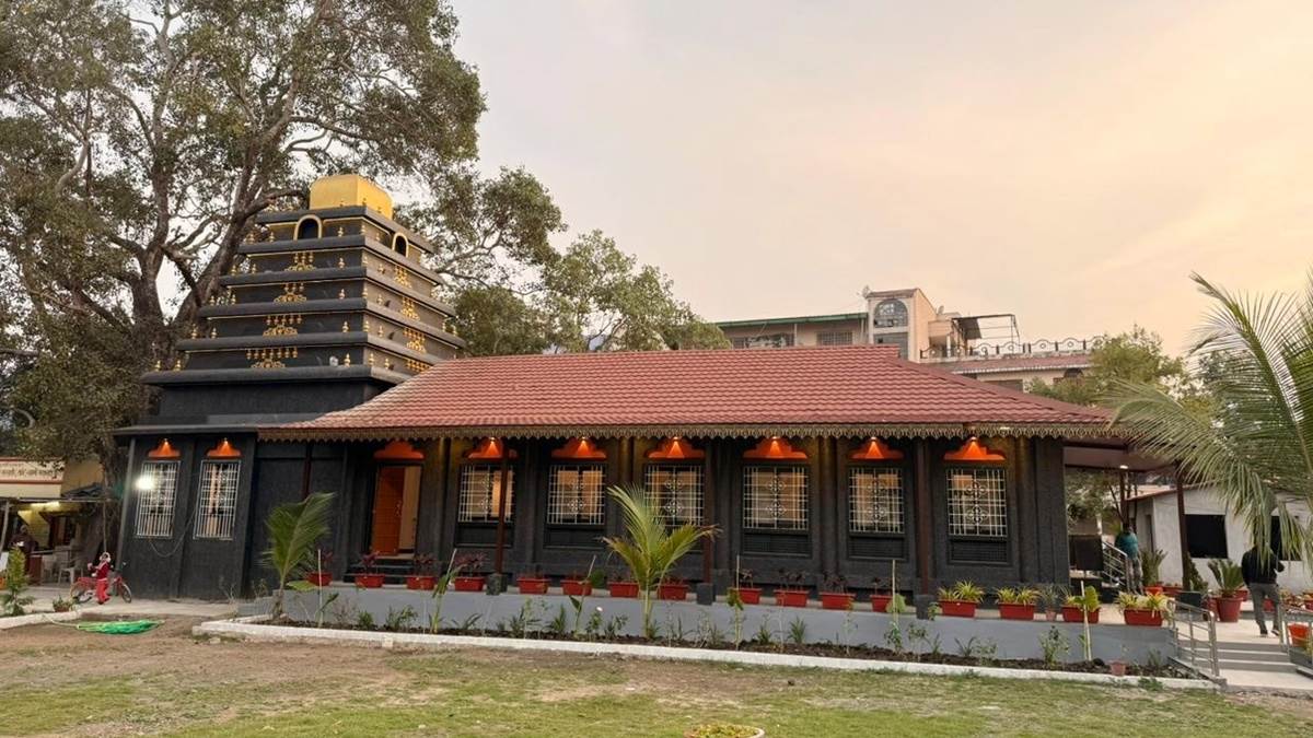 Indore Temple: इंदौर में दक्षिण भारतीय शैली में सजा दत्त देवालय अवधूत मंदिर, 27 जून से प्राण-प्रतिष्ठा महोत्सव Indore Temple: इंदौर में दक्षिण भारतीय शैली में सजा दत्त देवालय अवधूत मंदिर, 27 जून से प्राण-प्रतिष्ठा महोत्सव