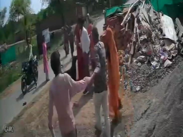 आंगनवाड़ी कार्यकर्ता के परिवार को पत्थरों से पीटा, VIDEO:  सीधी में पुराने जमीनी विवाद में मारपीट, क्रॉसकेस दर्ज – Sidhi News