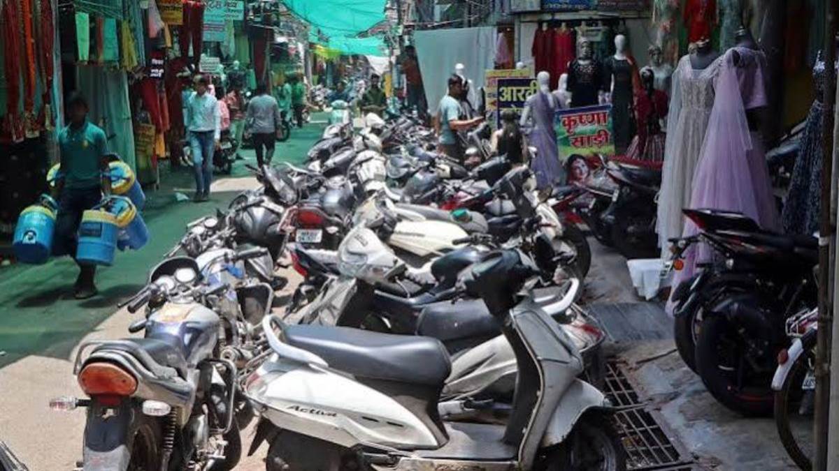 इंदौर में जनता को नहीं मिल रहा है मौलिक अधिकार वाला ‘फुटपाथ‘ इंदौर में जनता को नहीं मिल रहा है मौलिक अधिकार वाला ‘फुटपाथ‘