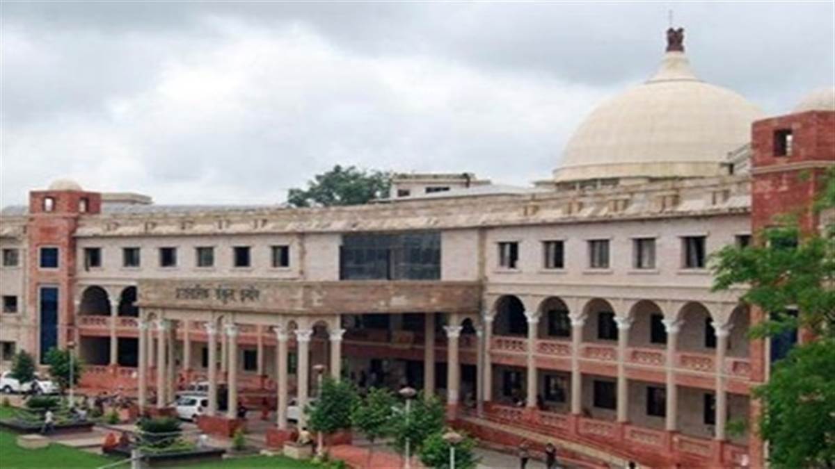 इंदौर राजस्व विभाग : सीएम हेल्पलाइन शिकायतों का अंबार, इसे दूर करने में अफसरों की सुस्ती इंदौर राजस्व विभाग : सीएम हेल्पलाइन शिकायतों का अंबार, इसे दूर करने में अफसरों की सुस्ती