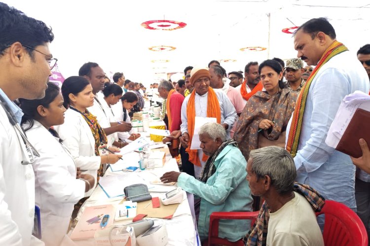 कटकोना में हजारों ग्रामीणों की मौजूदगी में लगा विशाल जिला स्तरीय जनसमस्या निवारण शिविर, सैकड़ों समस्याओं का मौके पर हुआ समाधान कटकोना में हजारों ग्रामीणों की मौजूदगी में लगा विशाल जिला स्तरीय जनसमस्या निवारण शिविर, सैकड़ों समस्याओं का मौके पर हुआ समाधान
