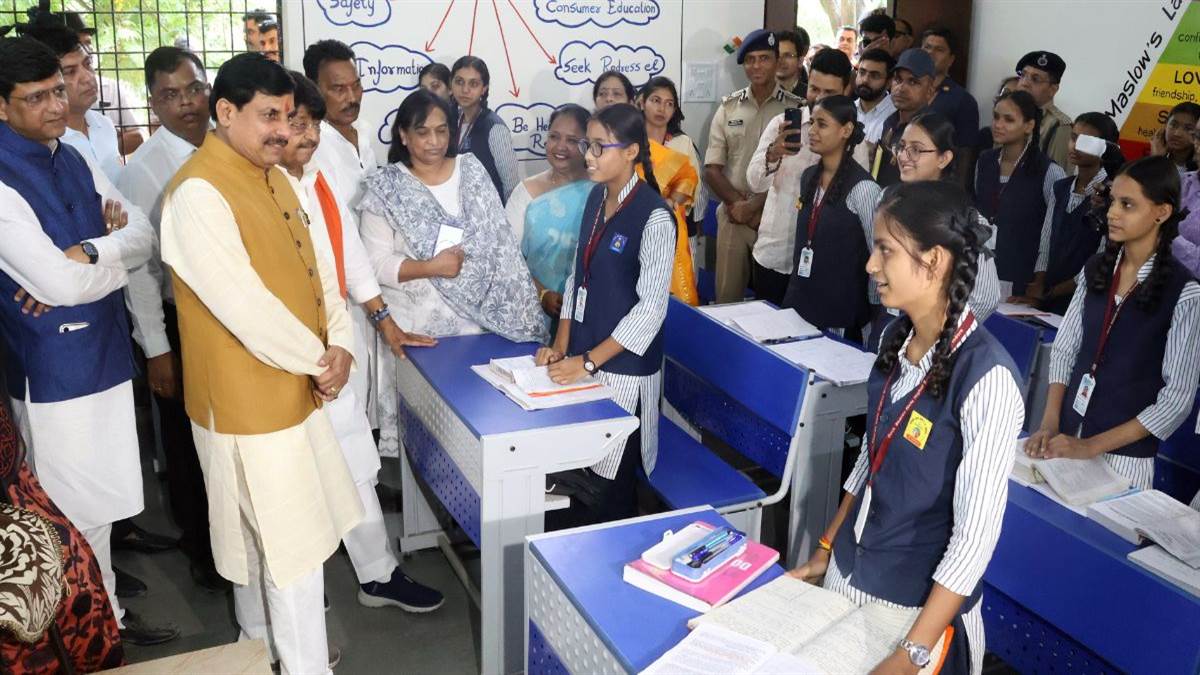 छात्रा ने पूछा- आपकी तरह योग्य कैसे बनें, मुख्यमंत्री डॉ. मोहन यादव ने दिया निरंतर पढ़ाई का मंत्र