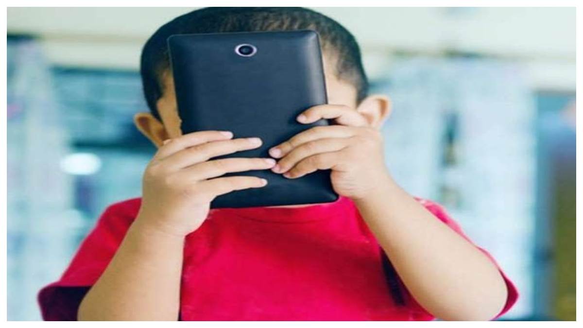 जबलपुर में बच्चे मोबाइल पर खेल रहे थे गेम, लिंक पर क्लिक किया और कट गए सवा चार लाख रुपये जबलपुर में बच्चे मोबाइल पर खेल रहे थे गेम, लिंक पर क्लिक किया और कट गए सवा चार लाख रुपये