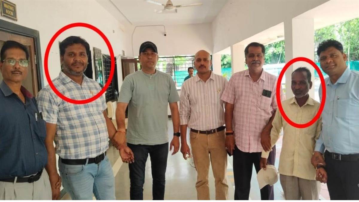 धमकी देकर मांगे 2.50 लाख रुपये, 20 हजार रिश्वत लेते धराया कनिष्ठ आपूर्ति अधिकारी और उसका मुखबिर धमकी देकर मांगे 2.50 लाख रुपये, 20 हजार रिश्वत लेते धराया कनिष्ठ आपूर्ति अधिकारी और उसका मुखबिर
