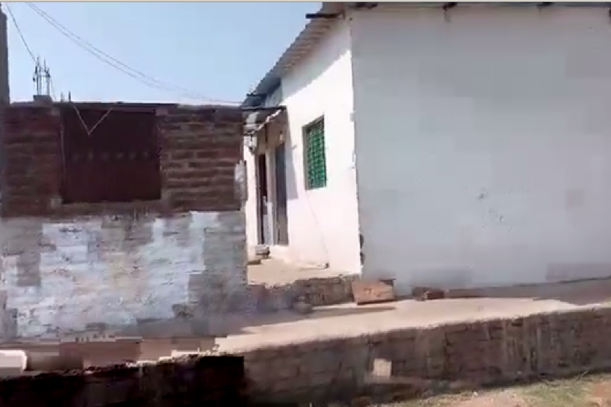 बंद कमरे से मिले महिला और दो पुरुषों के शव, गुना के ट्रिपल डेथ मिस्ट्री में उलझी पुलिस | Guna Triple Death Mystery Woman And Two Men Bodies Found In Locked Room