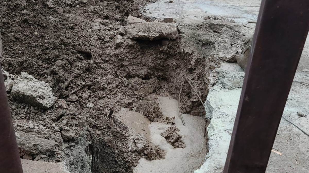 भोपाल में निर्माण एजेंसी की लापरवाही से फूटी गैस पाइपलाइन, गार्ड की सतर्कता से टला बड़ा हादसा भोपाल में निर्माण एजेंसी की लापरवाही से फूटी गैस पाइपलाइन, गार्ड की सतर्कता से टला बड़ा हादसा