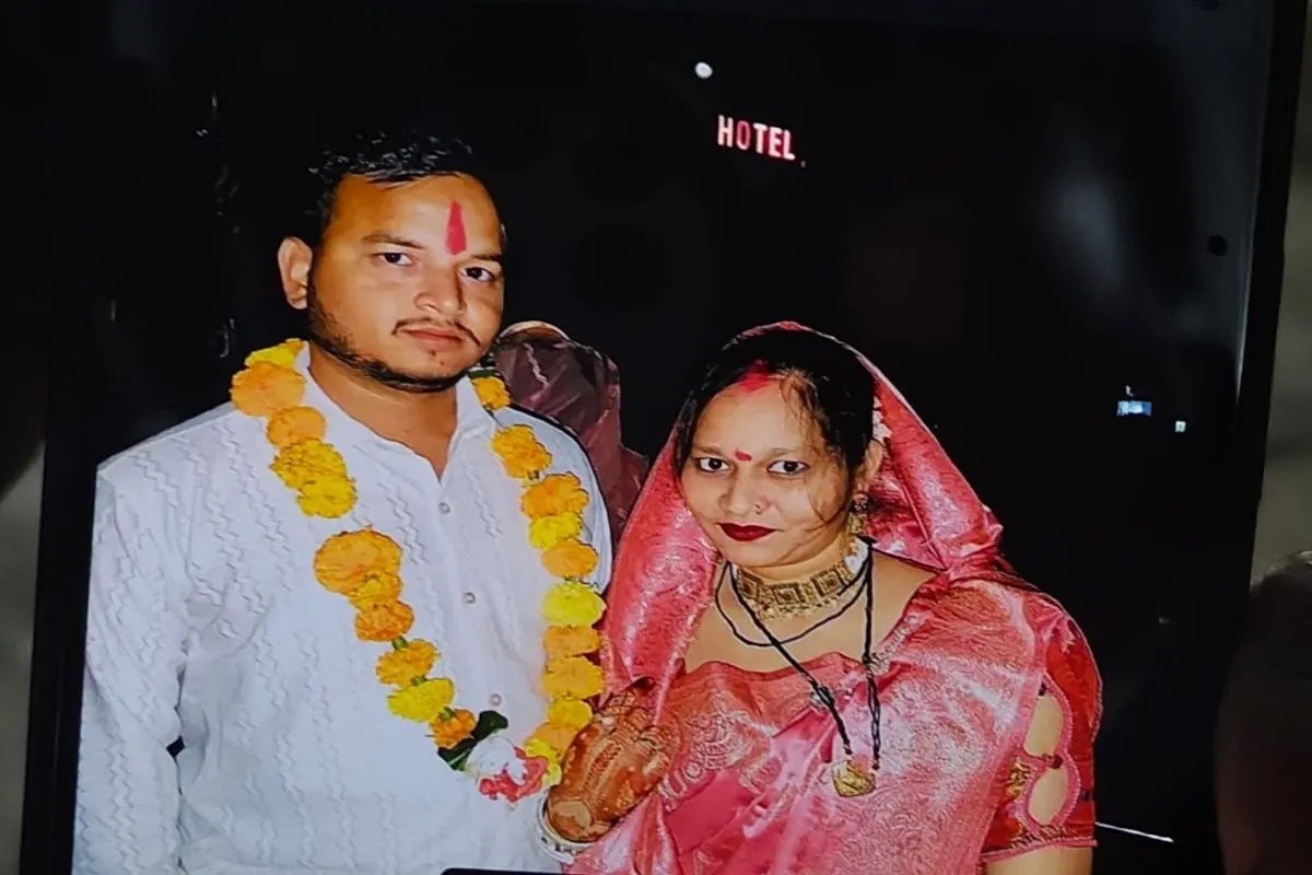 महिला की सिर में गोली लगने से मौत, डीप फ्रीजर में रखी मिली लाश | Woman Dies From Gunshot Wound To The Head महिला की सिर में गोली लगने से मौत, डीप फ्रीजर में रखी मिली लाश | Woman Dies From Gunshot Wound To The Head