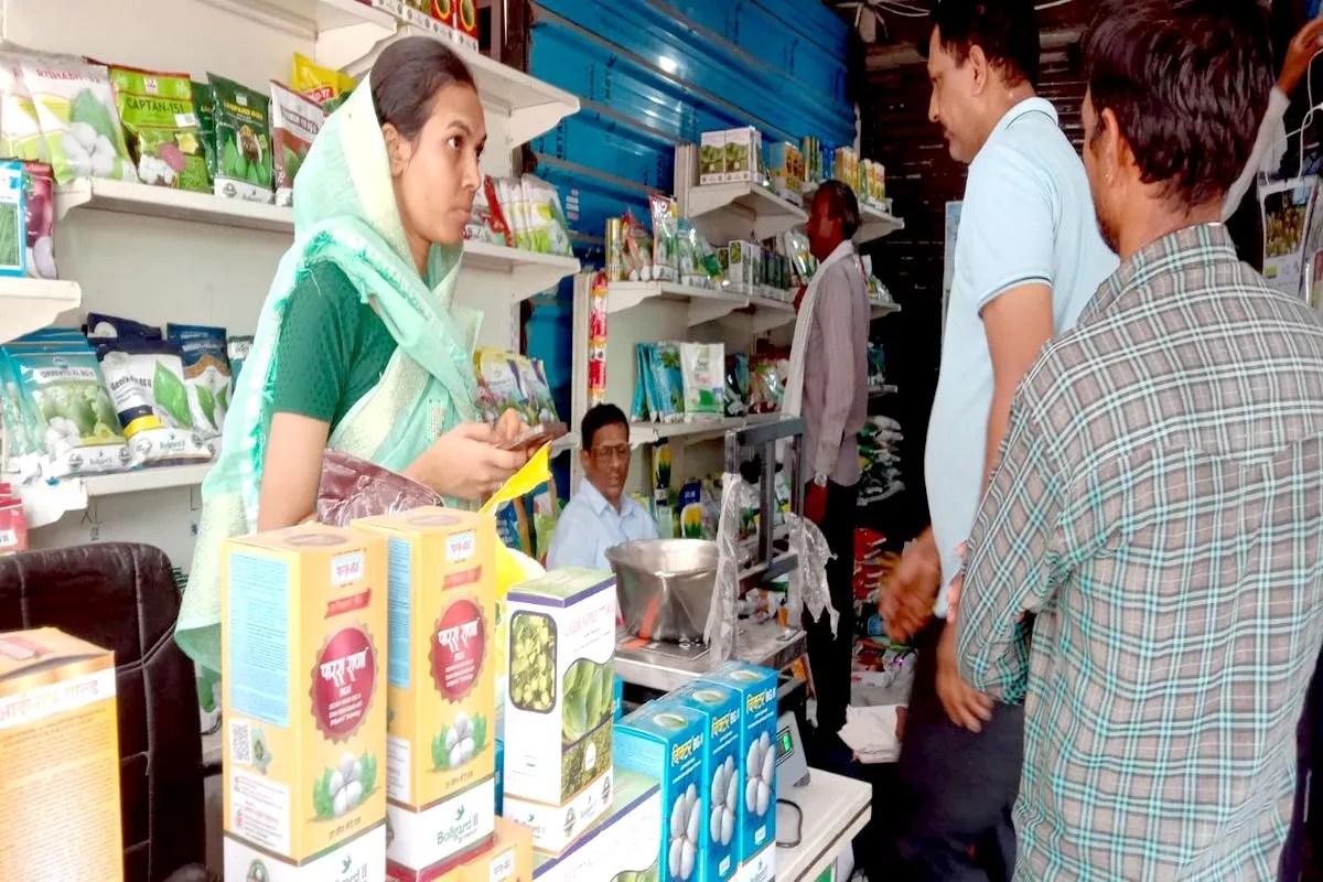 रतलाम में कृषि विभाग की छह खाद फर्मो पर बड़ी कार्रवाही | Major Action Taken By The Agriculture Department Against Six Fertilizer Firms In Ratlam