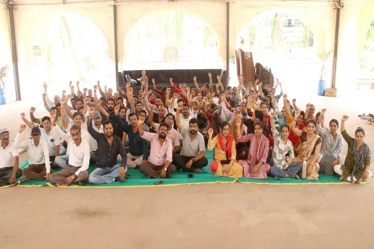 रतलाम में संविदा स्वास्थ्यकर्मी, आशा-पर्यवेक्षक-आंगनवाड़ी कार्यकर्ता का प्रदर्शन | Contract Health Workers News In Ratlam