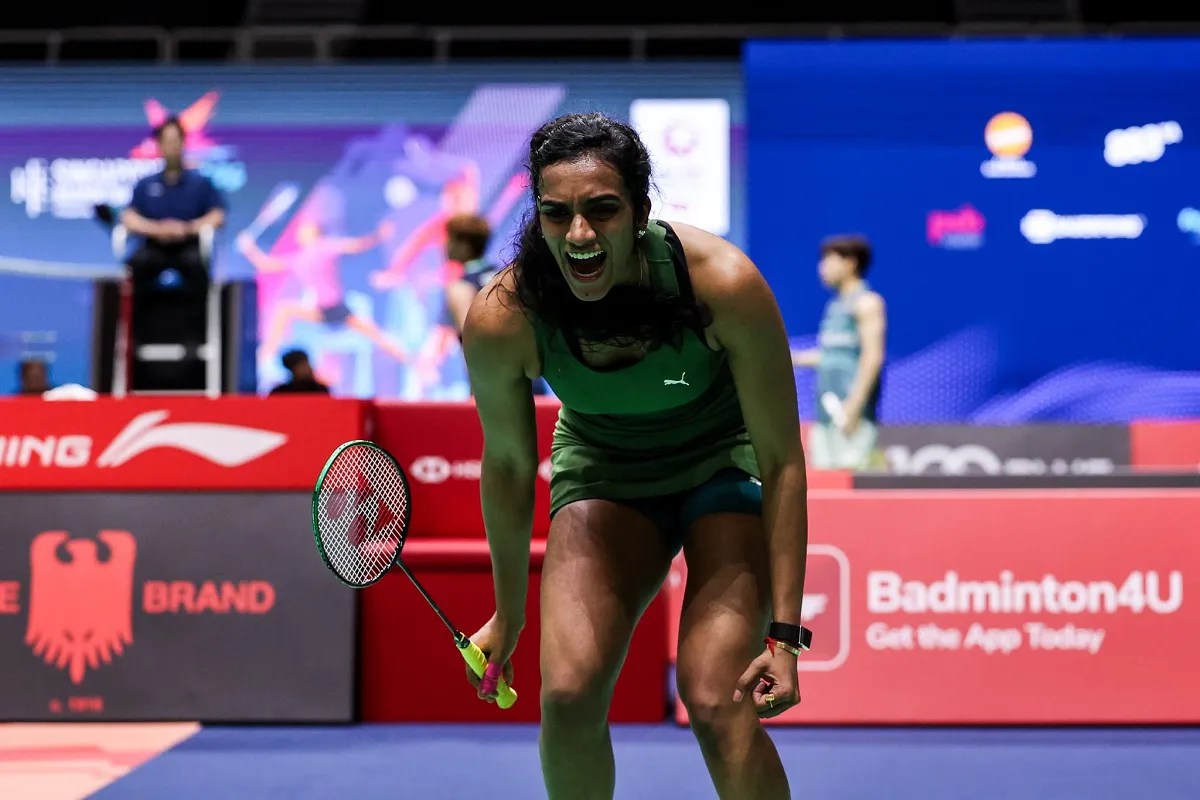 PV Sindhu ने रचा इतिहास, वर्ल्ड चैंपियन आकाने यामागुची को हराकर पहली बार जीता जापान ओपन का खिताब PV Sindhu ने रचा इतिहास, वर्ल्ड चैंपियन आकाने यामागुची को हराकर पहली बार जीता जापान ओपन का खिताब