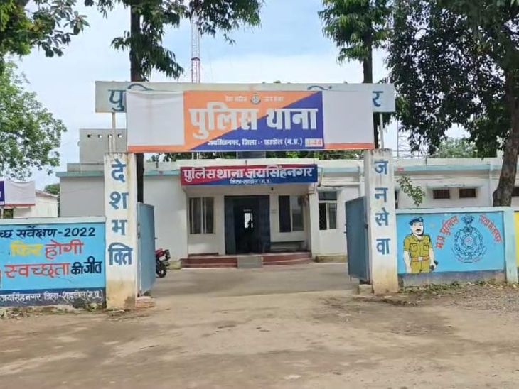 असली डॉक्टर राजस्थान में, चाचा MP में करता रहा नौकरी: शहडोल में लोकायुक्त कार्रवाई के बाद खुला पहचान चोरी का मामला – Shahdol News असली डॉक्टर राजस्थान में, चाचा MP में करता रहा नौकरी: शहडोल में लोकायुक्त कार्रवाई के बाद खुला पहचान चोरी का मामला – Shahdol News