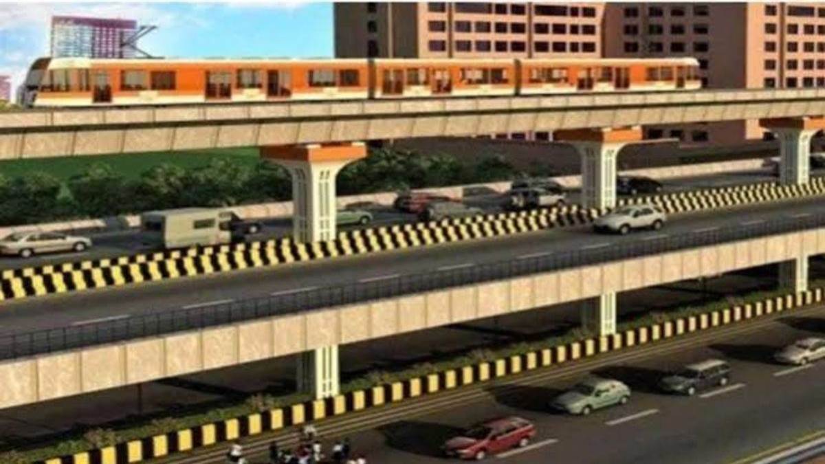 इंदौर के लवकुश चौराहा पर निर्माणाधीन डबल डेकर फ्लाईओवर पर दूसरी 400 टन वजनी ब्रो स्टिंग रखी, सितंबर तक शुरू करने का दावा इंदौर के लवकुश चौराहा पर निर्माणाधीन डबल डेकर फ्लाईओवर पर दूसरी 400 टन वजनी ब्रो स्टिंग रखी, सितंबर तक शुरू करने का दावा