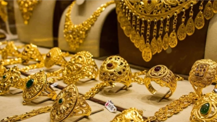 इंदौर सराफा बाजार: 6 जुलाई को सोने और चांदी की कीमतें स्थिर, बाजार का आगे यह है अनुमान इंदौर सराफा बाजार: 6 जुलाई को सोने और चांदी की कीमतें स्थिर, बाजार का आगे यह है अनुमान