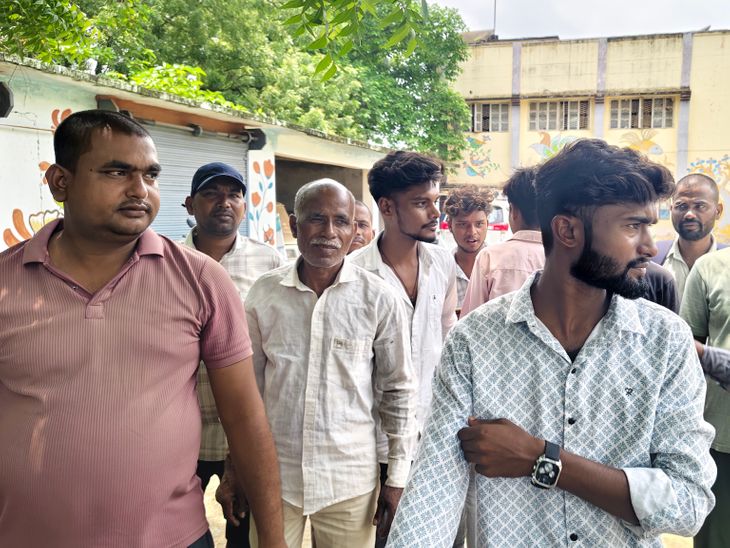 जनसुनवाई पति की शिकायत करने पहुंची पत्नी: बोली- मारपीट करता है, सड़क के लिए 20 ग्रामीणों ने किया प्रदर्शन – Sidhi News जनसुनवाई पति की शिकायत करने पहुंची पत्नी: बोली- मारपीट करता है, सड़क के लिए 20 ग्रामीणों ने किया प्रदर्शन – Sidhi News