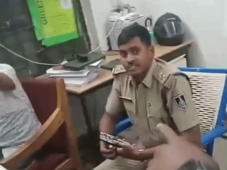 थाने में हंगामे का VIDEO, पीड़ित बोला-पुलिस ने पीटा: प्रधान आरक्षक ने छीना मोबाइल, मारपीट और FIR न लिखने की शिकायत – Shivpuri News थाने में हंगामे का VIDEO, पीड़ित बोला-पुलिस ने पीटा: प्रधान आरक्षक ने छीना मोबाइल, मारपीट और FIR न लिखने की शिकायत – Shivpuri News