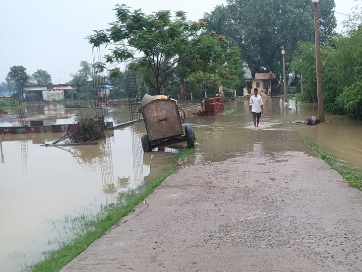 बालाघाट में सामुदायिक भवन का स्ट्रक्चर बाढ़ में डूबा: निर्माण स्थल के चयन पर सवाल, अधिकारी बोले- गांव में दूसरी जगह नहीं थी – Balaghat (Madhya Pradesh) News बालाघाट में सामुदायिक भवन का स्ट्रक्चर बाढ़ में डूबा: निर्माण स्थल के चयन पर सवाल, अधिकारी बोले- गांव में दूसरी जगह नहीं थी – Balaghat (Madhya Pradesh) News