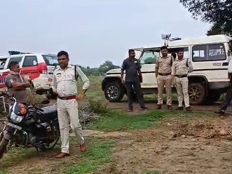मऊगंज में नवविवाहिता की संदिग्ध मौत पर विवाद: अस्पताल में शव छोड़कर भागे ससुराल वाले; मायके पक्ष ने लगाया हत्या का आरोप – Mauganj News मऊगंज में नवविवाहिता की संदिग्ध मौत पर विवाद: अस्पताल में शव छोड़कर भागे ससुराल वाले; मायके पक्ष ने लगाया हत्या का आरोप – Mauganj News