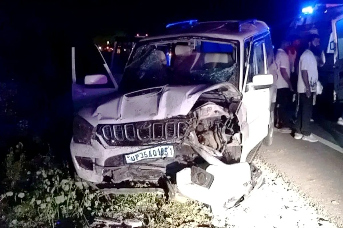 महाकाल दर्शन करने जा रहे श्रध्दालुओं की कार अचानक मिट्टी के टीले से टकराई, 2 की मौत 6 गंभीर | 2 Died 6 Injured In Road Accident Pwd Department Employees Were On Their Way To Visit Mahakal Temple महाकाल दर्शन करने जा रहे श्रध्दालुओं की कार अचानक मिट्टी के टीले से टकराई, 2 की मौत 6 गंभीर | 2 Died 6 Injured In Road Accident Pwd Department Employees Were On Their Way To Visit Mahakal Temple