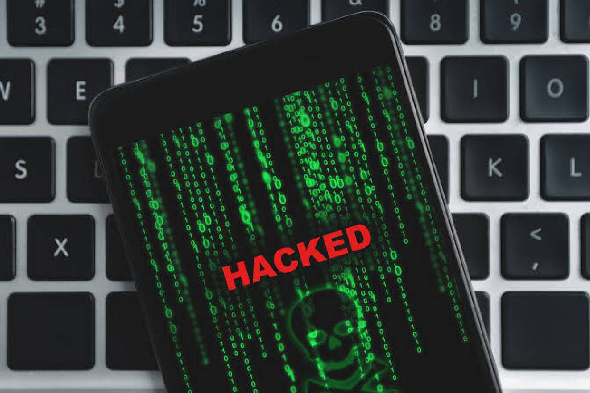 रतलाम में मोबाइल हैक कर बैंक खातों से 1.75 लाख की ठगी | Mobile Hacking In Ratlam News रतलाम में मोबाइल हैक कर बैंक खातों से 1.75 लाख की ठगी | Mobile Hacking In Ratlam News