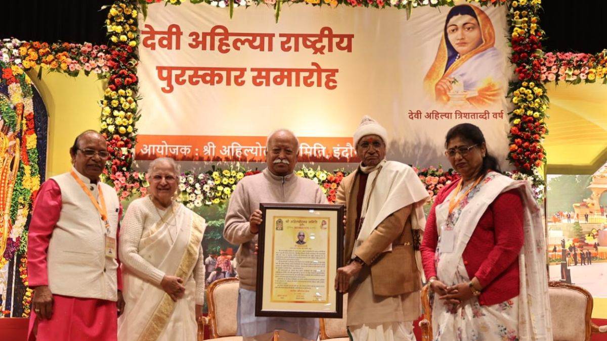 राम मंदिर चंदा चोरी विवाद: चंपत राय से ‘देवी अहिल्या पुरस्कार’ वापस लेने की उठी मांग, कांग्रेस हमलावर राम मंदिर चंदा चोरी विवाद: चंपत राय से ‘देवी अहिल्या पुरस्कार’ वापस लेने की उठी मांग, कांग्रेस हमलावर