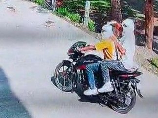 सराफा व्यापारी फायरिंग केस में तीन फरार आरोपियों पर इनाम: रतलाम में पूर्व बजरंग दल नेता समेत तीनों पर 10-10 हजार घोषित, संपत्ति की भी जांच शुरू – Ratlam News सराफा व्यापारी फायरिंग केस में तीन फरार आरोपियों पर इनाम: रतलाम में पूर्व बजरंग दल नेता समेत तीनों पर 10-10 हजार घोषित, संपत्ति की भी जांच शुरू – Ratlam News