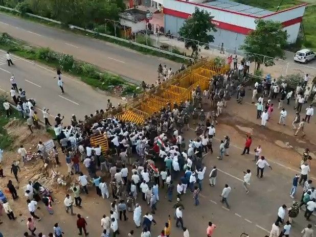 सीएम हाउस घेरने के इरादे पर अटल किसान:  5 बैरिकेड तोड़ आगे बढ़ी पैदल यात्रा, मूंग खरीदी और खाद व्यवस्था को लेकर प्रदर्शन तेज – narmadapuram (hoshangabad) News