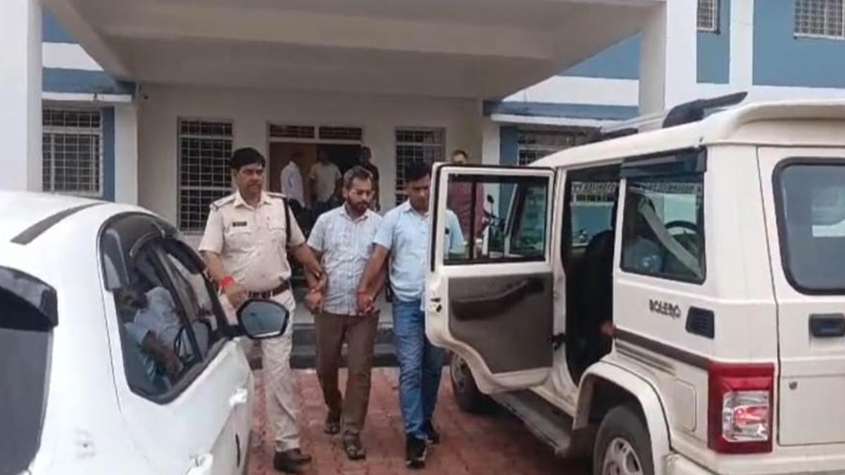 सोशल मीडिया की रिच बढ़ाने के लिए एआई से बनाया हाईकोर्ट की कार्यवाही का फर्जी वीडियो, गिरफ्तार सोशल मीडिया की रिच बढ़ाने के लिए एआई से बनाया हाईकोर्ट की कार्यवाही का फर्जी वीडियो, गिरफ्तार