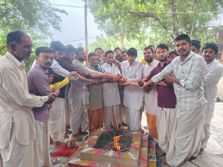 51 हजार पार्थिव शिवलिंग पूजन की पूर्णाहुति:  श्रावण मास में एक माह चला अनुष्ठान, 8 वर्षों से जारी परंपरा – shajapur (MP) News