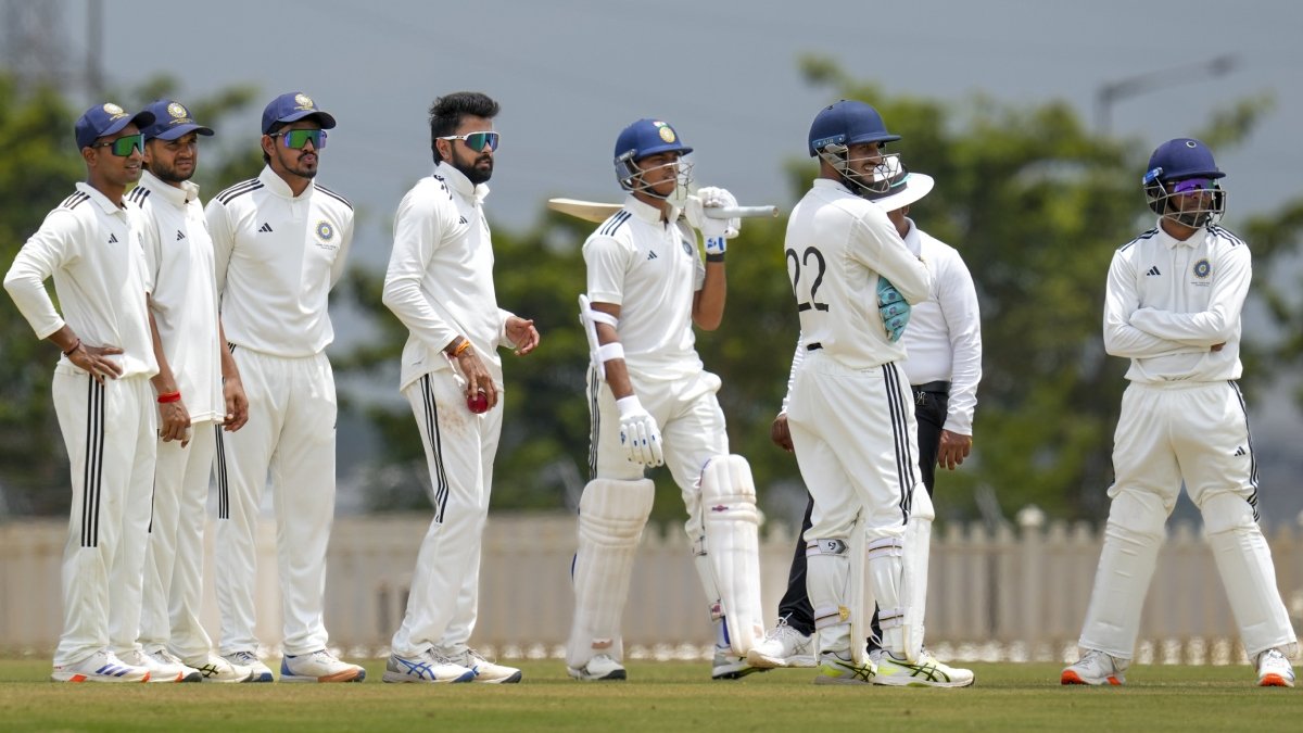 BCCI ने दलीप ट्रॉफी फाइनल के वेन्यू में किया बदलाव, बेंगलुरु नहीं अब चेन्नई में होगा खिताबी मुकाबला BCCI ने दलीप ट्रॉफी फाइनल के वेन्यू में किया बदलाव, बेंगलुरु नहीं अब चेन्नई में होगा खिताबी मुकाबला