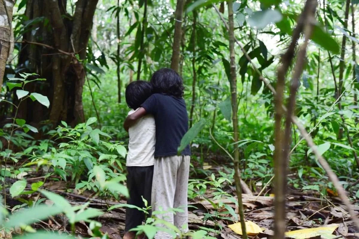 Bhopal news: फरिस्ता बनकर पहुंचा चरवाहा, फ्लैट पार्किंग से 2 बच्चियों की किडनैपिंग, जंगल में बड़ी घटना टली | Two Girls Playing Below The Building Were Abducted The Accused Fled After A Shepherd Confronted Them